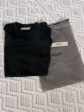 Fear of God Essentials Black Crew Neck T-Shirt